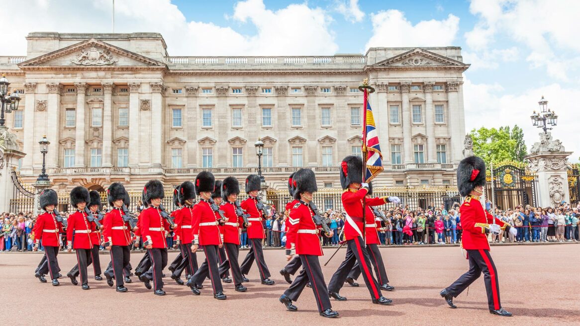 trips to buckingham palace by coach
